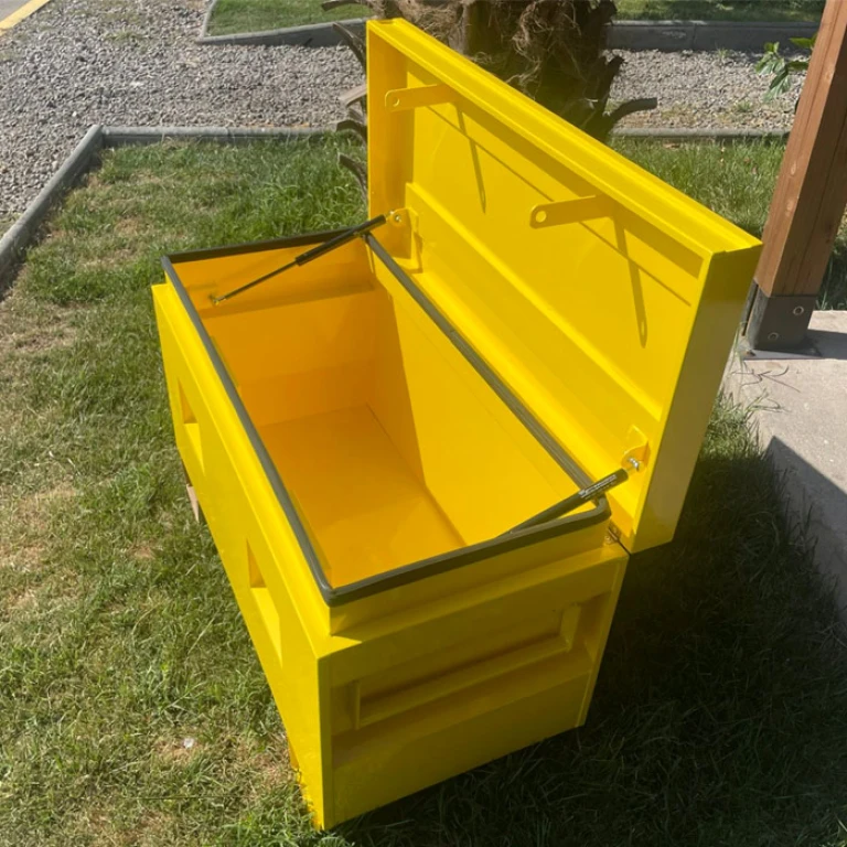 Inicio 32 BAUL METALICO AMARILLO PARA FAENAS 02